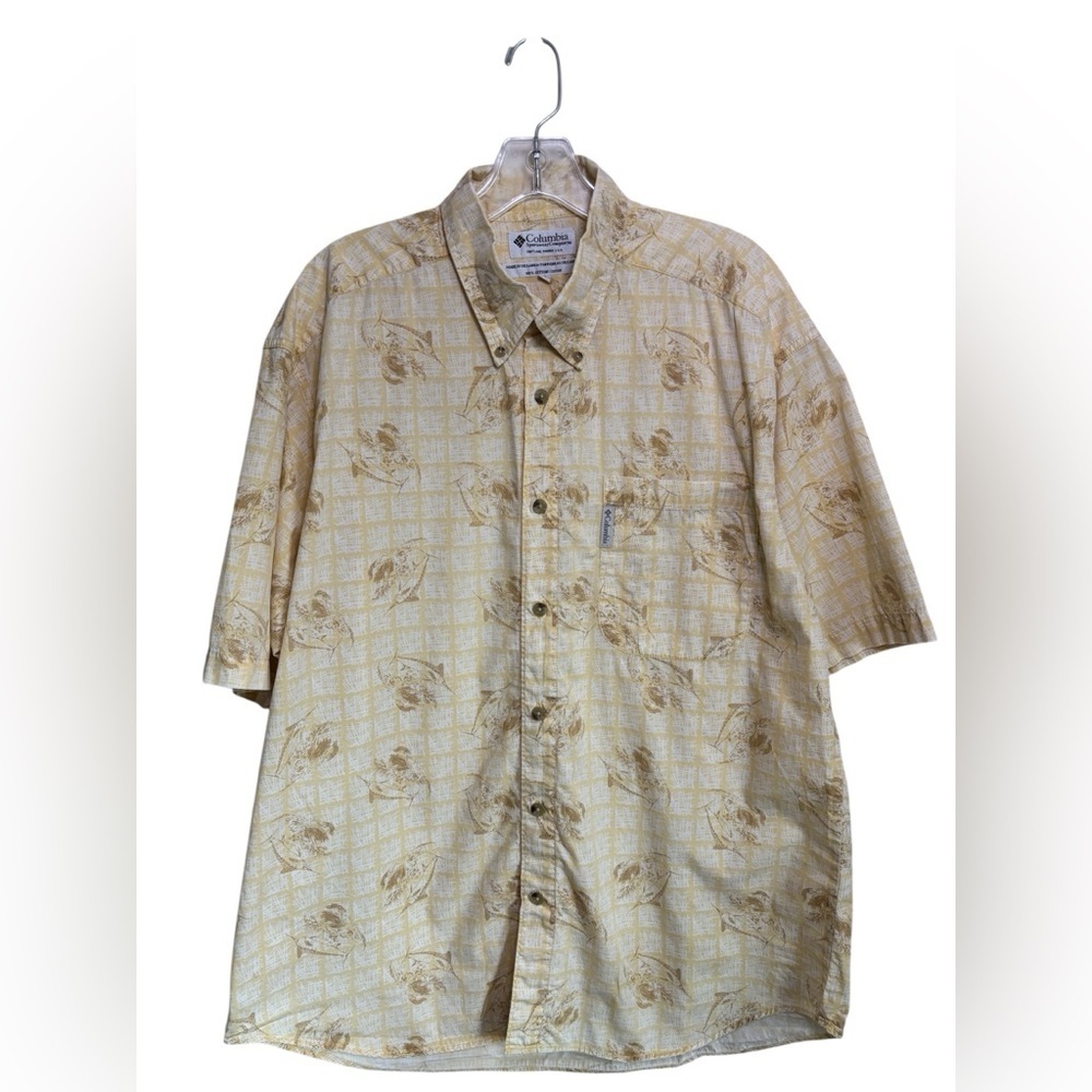Columbia Shirt Size L Short sleeve Beige Fish Pattern Button Down Cotton